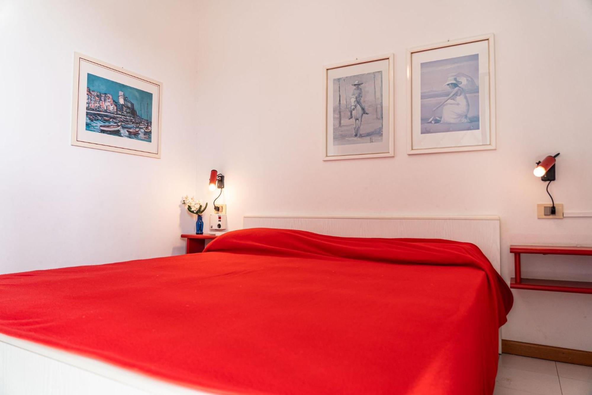 Nice Apartment With Sunny Terrace In Bibione Exteriör bild